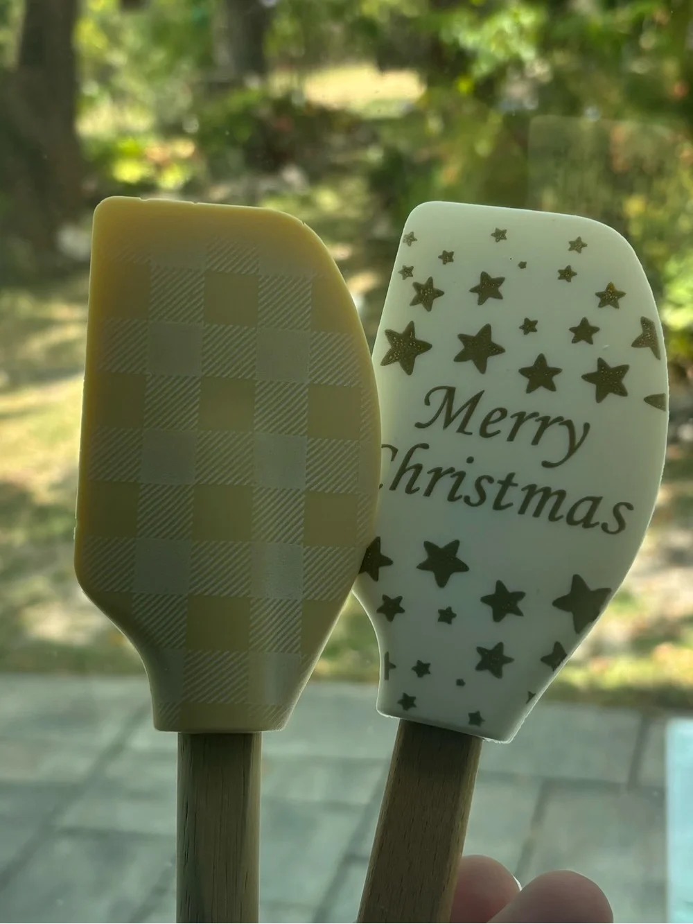 Set of 2 Holiday Silicone Spatulas - White & Beige Merry Christmas